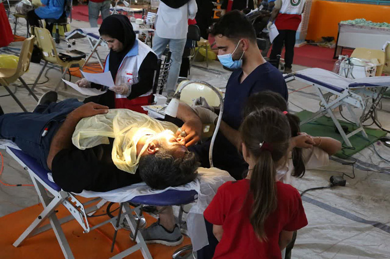 از توزیع ۶۵۰۰ بسته لوازمالتحریر تا حضور ۷۵ دندانپزشک جهادی / دکتر عبدالملکی: «ما نوکر مردمیم، زکات علممان را در اختیارشان میگذاریم»