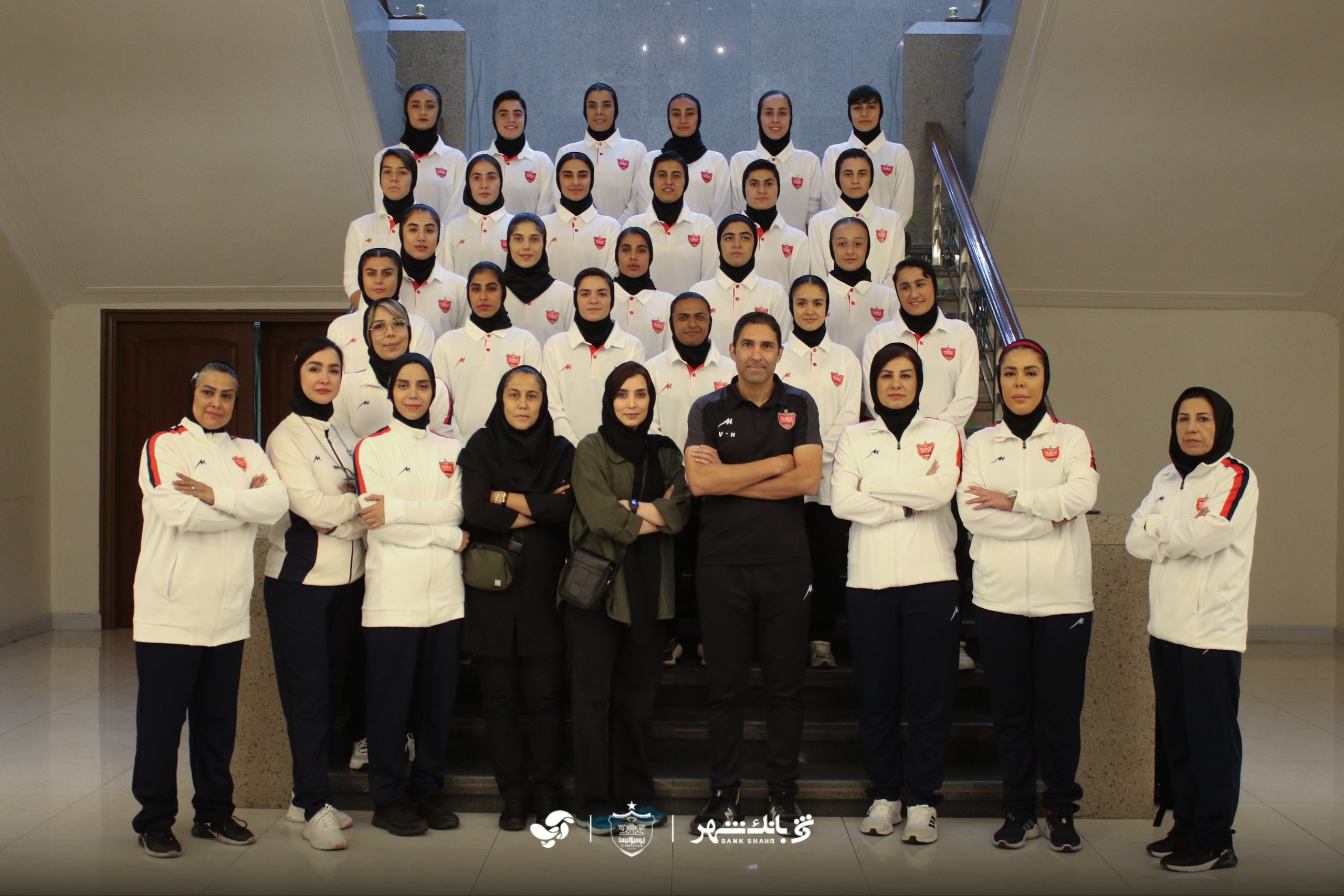 عکس | وحید هاشمیان میهمان تیم زنان پرسپولیس 2