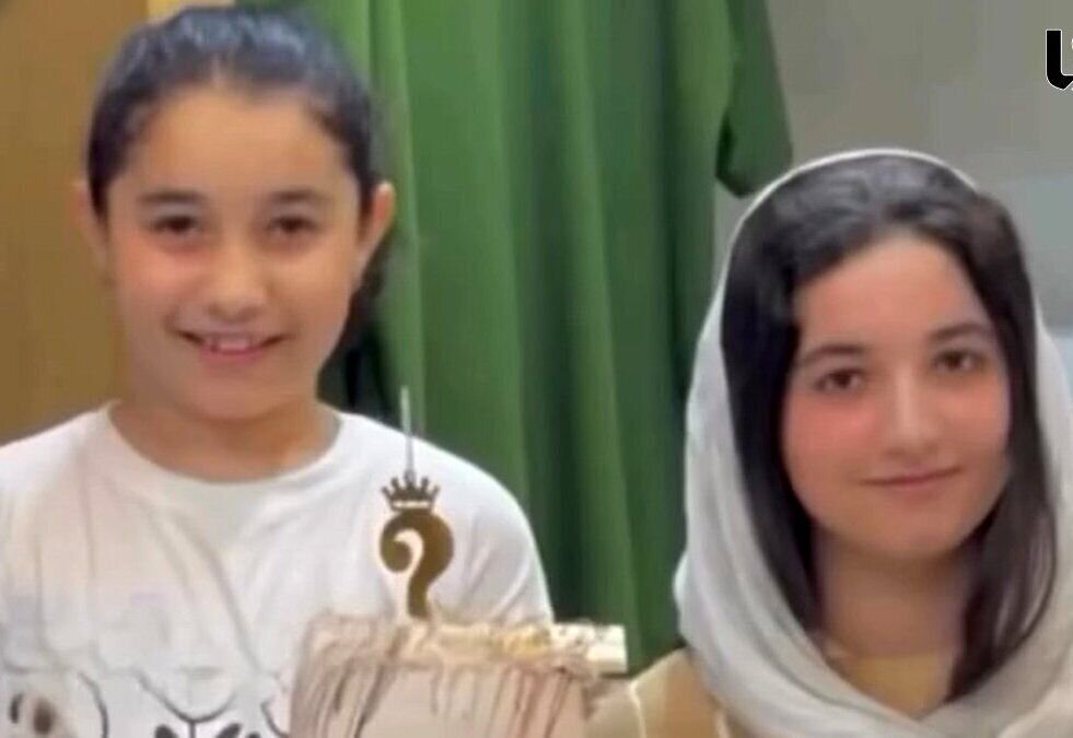 مرگ دو خواهر جوان بر اثر سقوط غلتک در جاده/ عکس