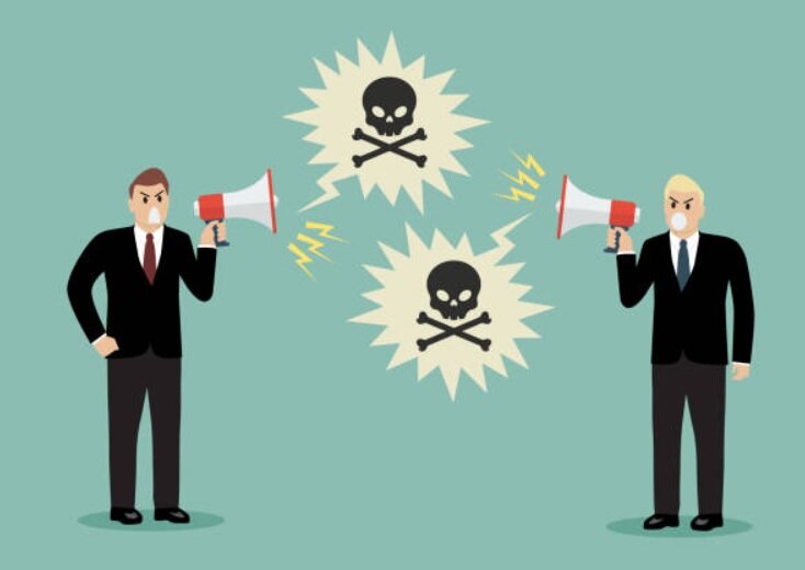 این ۱۰ رفتار سمی باعث میشود دیگران از شما دور کنند