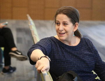 جنگ هم نتوانست زندگی را از ساکنان این خیابان بگیرد جنگ هم نتوانست زندگی را از ساکنان این خیابان بگیرد