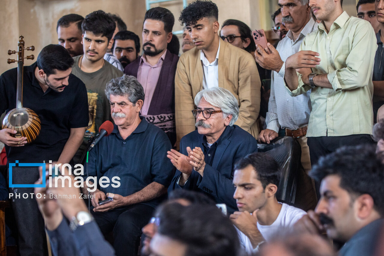 بداههنوازی تنبور، ستارههای جشنواره نهم در روستای بانزلان بداههنوازی تنبور، ستارههای جشنواره نهم در روستای بانزلان