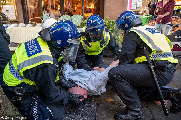 ایلان ماسک خواستار انحلال پارلمان انگلیس شد؛ چپها حزب قتل هستند/عکس