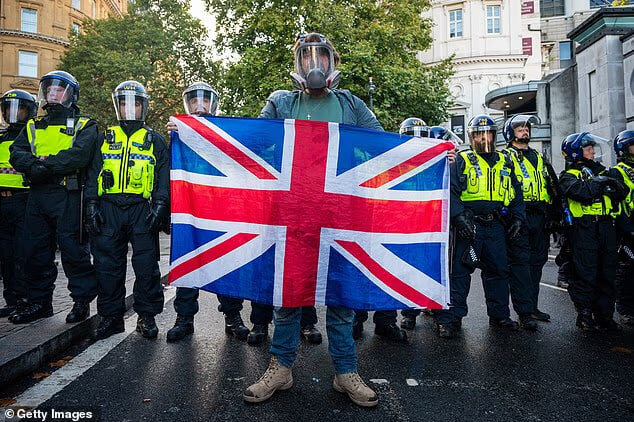 ایلان ماسک خواستار انحلال پارلمان انگلیس شد؛ چپها حزب قتل هستند/عکس