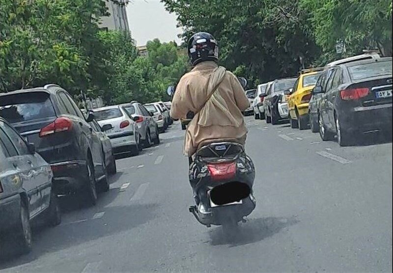 تصویر موتورسواری یک زن چادری که پربازدید شد
