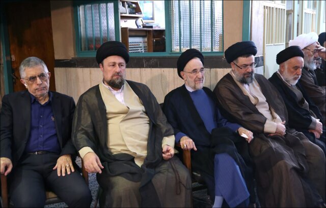 اولین حضور مهدی کروبی در یک مراسم عمومی / سیدمحمد خاتمی و سیدحسن خمینی هم بودند + عکس 3