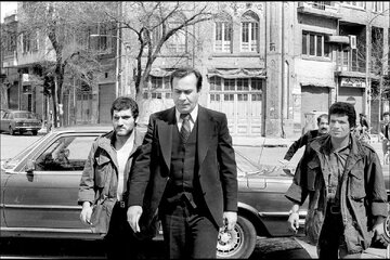 وقتی قطب‌زاده، شاه را به «جنایت علیه بشریت» متهم کرد