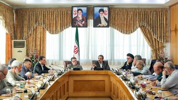 روایتی از دیدار سنایی با فعالان سیاسی / ابطحی: رفتن پزشکیان به نیویورک لازم است، اما بشرطها و شروطها!/ شیطان را لعنت کردم!