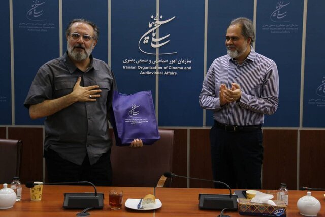 تقدیر از مردی که در شرایط بحرانی به کمک سینما آمد تقدیر از مردی که در شرایط بحرانی به کمک سینما آمد