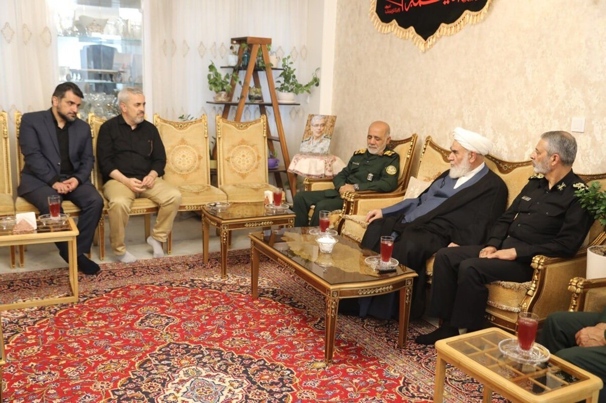 دیدار رئیس ستاد کل نیروهای مسلح با خانواده فرماندهان شهید جنگ تحمیلی ۱۲ روزه/ سرلشکر موسوی: بسیاری از ویژگی‌های اخلاقی سپهبد شهید رشید را درک نکردیم