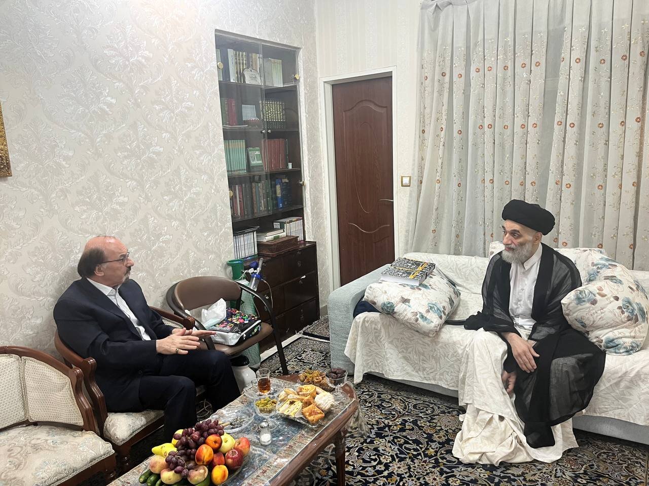 دیدار با روحانی ای از تبار روحانی