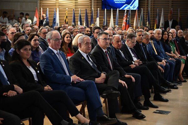 نتانیاهو: حامیان ایران در حال سازماندهی این محاصره هستند و اسرائیل باید چندکار انجام دهد / چین و قطر به مشروعیت اسرائیل حمله کردهاند؛ مقابله میکنیم