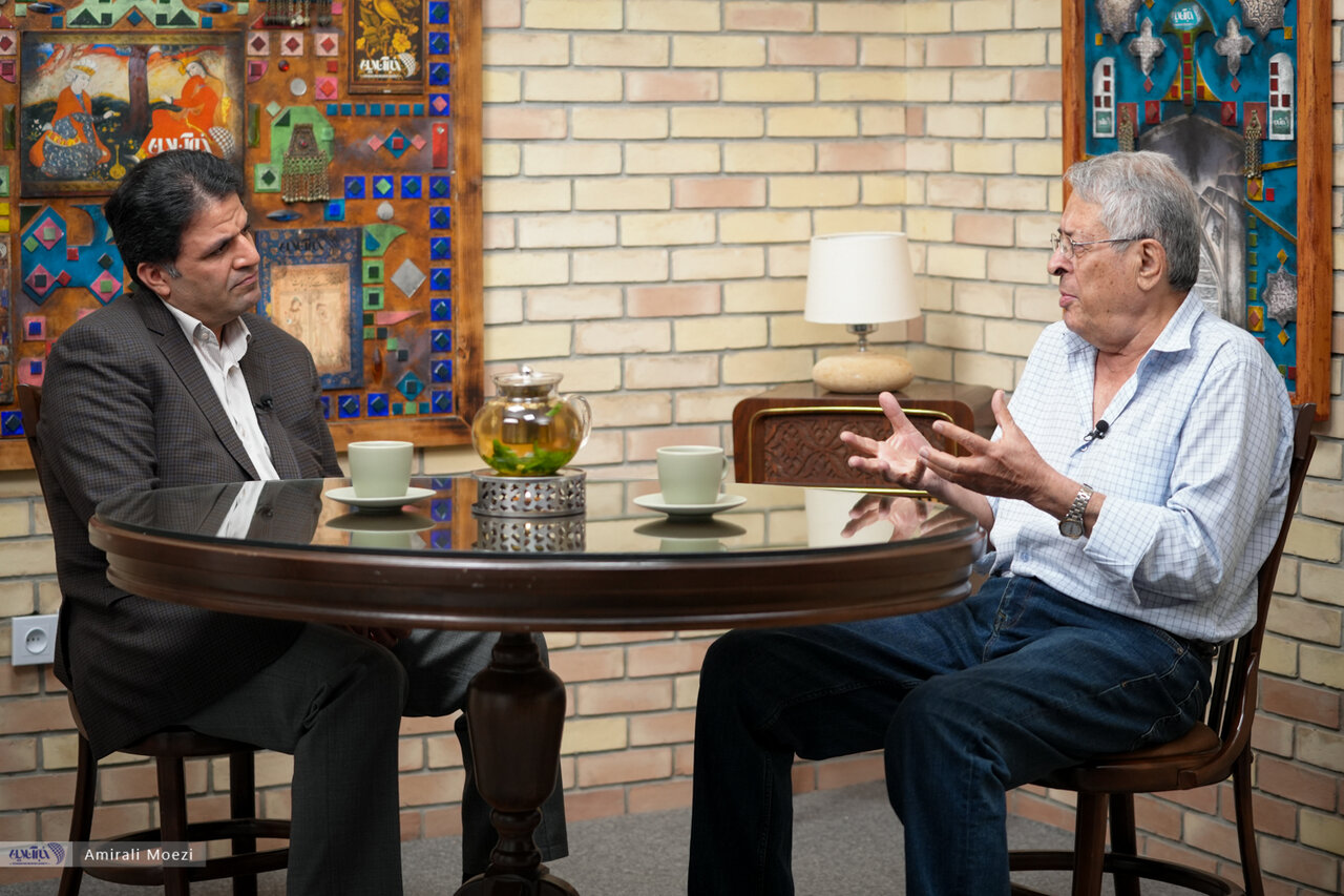 هوشنگ کامکار: زیر بمباران تهران ماندم و قطعه «ای یاران کجائید؟» را ساختم / وضعیت موسیقی همینطور نمیماند و بالاخره تحولاتی درش به وجود میآید 2