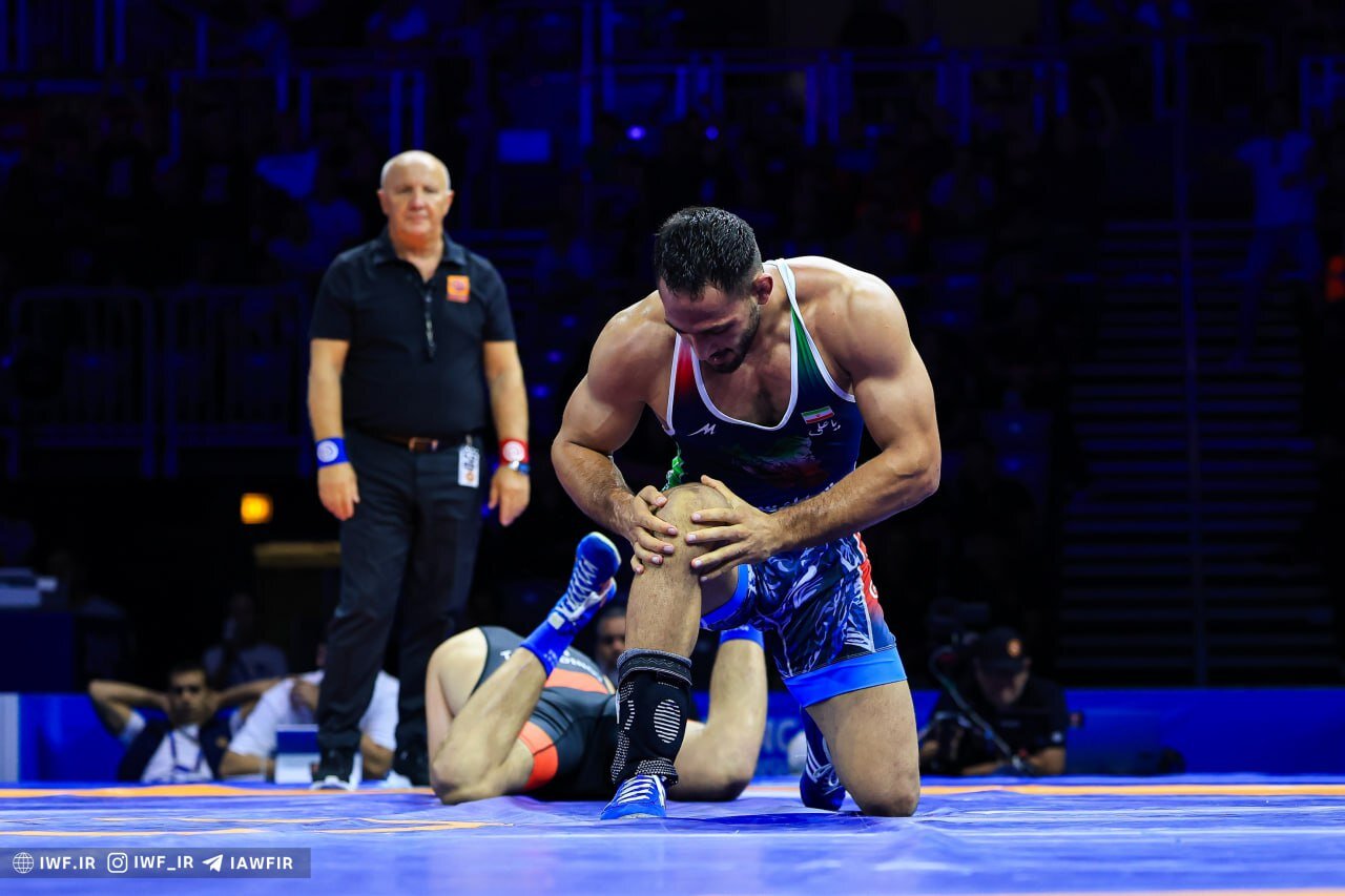 عکس | ماجرای بوسه ستاره کشتی ایران پس از پیروزی بزرگ 3