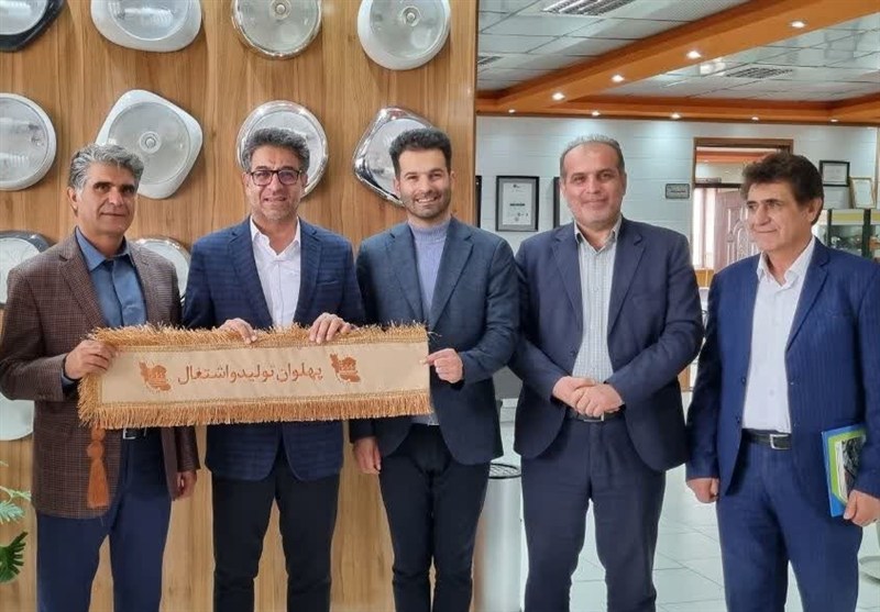 واحد اشتغالآفرین در شهرک صنعتی اردبیل نشان "پهلوان تولید و اشتغال" گرفت