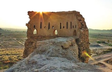 قلعه فین هرمزگان در حال فروپاشی است