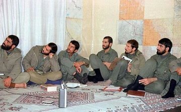 نشسته بودیم دورهم و داشتیم حساب می‌کردیم که هرکس چند تا عراقی کشته است