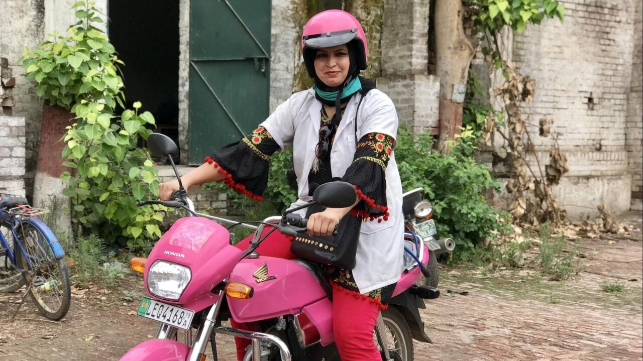 روایت زنان موتورسوار در آسیا از جادههای ویتنام تا خیابانهای دهلی/ عکس