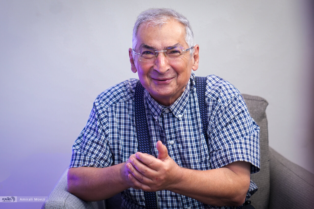 زیباکلام: دکتر پهلوی هیچ گونه اعتقاد به اصول دموکراتیک ندارد/ مسئولیت جان باختن سه هزار نفر در حال حاضر بر عهده کیست؟ زیباکلام: دکتر پهلوی هیچ گونه اعتقاد به اصول دموکراتیک ندارد/ مسئولیت جان باختن سه هزار نفر در حال حاضر بر عهده کیست؟