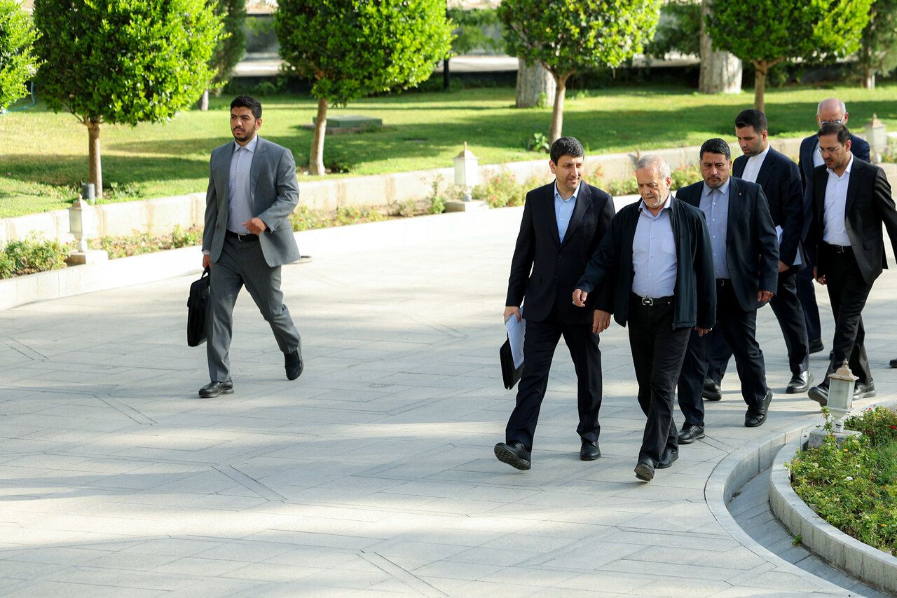 پزشکیان دستور مستقیم برای رفع فیلترینگ می دهد؟/ ستار هاشمی: نظرات در شورای عالی فضای مجازی گاهی ۱۸۰ درجه با هم فرق میکند