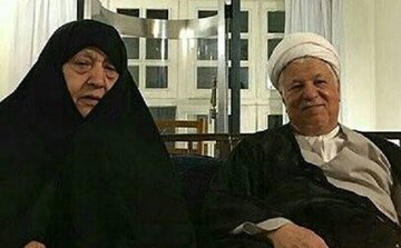 خاطرات هاشمی: عفت می‌گفت در مسجدالحرام شخصی به آقای خاتمی پرخاش‌کرده و او را مشرک خوانده است