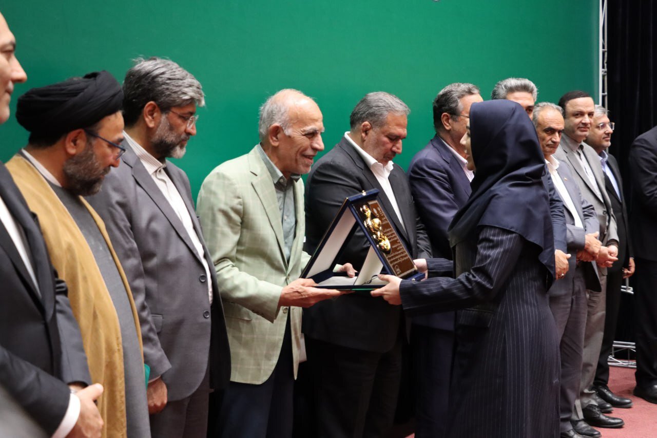 بررسی چالش ها و راهکارها در اقتصاد آذربایجانغربی