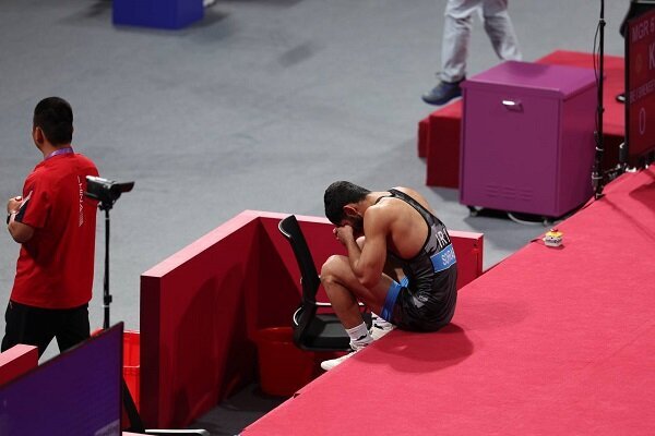 باخت پزشکی کشتی گیر ایران مقابل حریف فرانسوی/ساروی، میلیمتری به فینال رسید باخت پزشکی کشتی گیر ایران مقابل حریف فرانسوی/ساروی، میلیمتری به فینال رسید