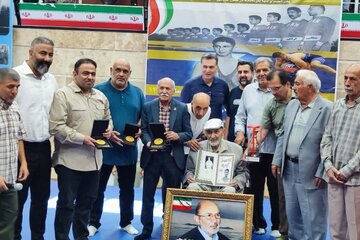 مردی که بوی تختی را میدهد!