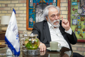پاسخ علی لاریجانی به چرایی پخش «هویت»: از کسانی که مظلوم واقع شدند، دلجویی می‌کنم
