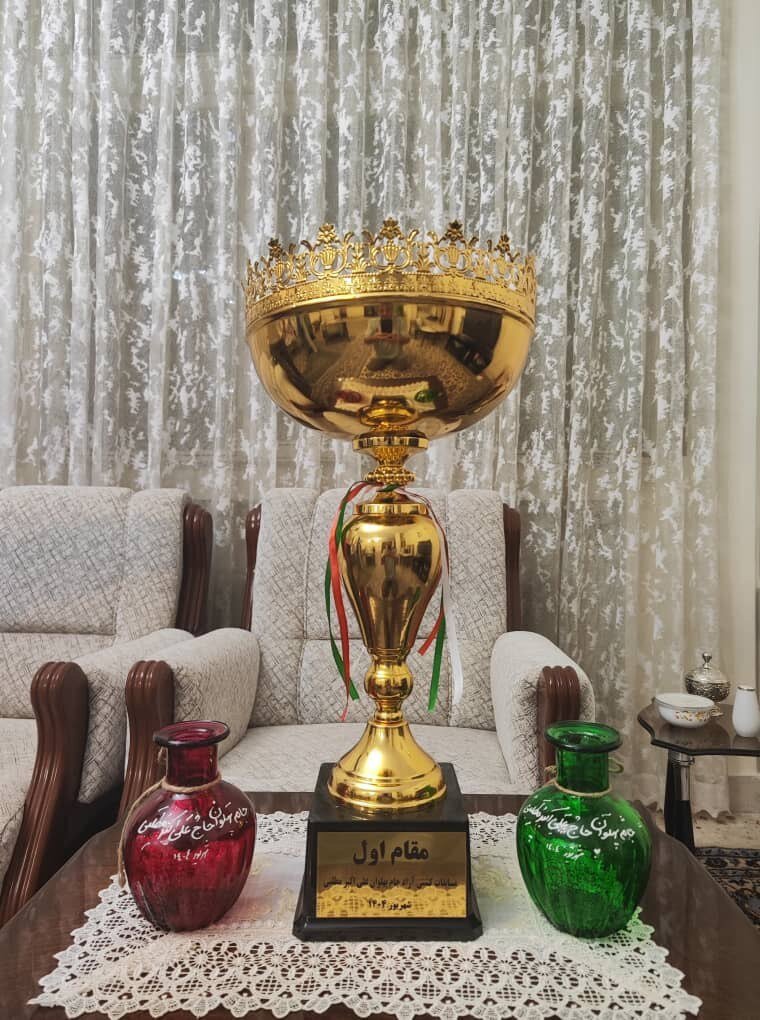 مردی که بوی تختی را میدهد! 5