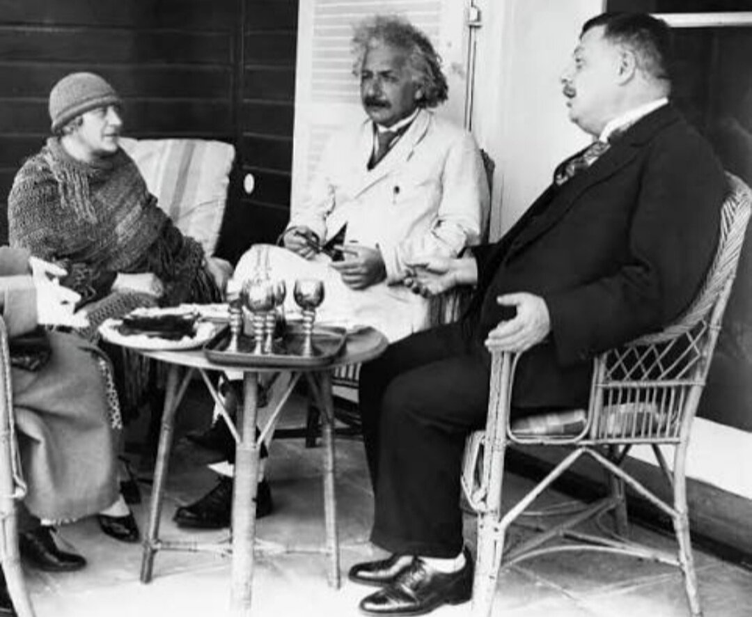 زندگی پرماجرای اینشتین: از پرونده ۱۴۰۰ صفحهای در FBI تا فرزندی که هرگز او را ندید