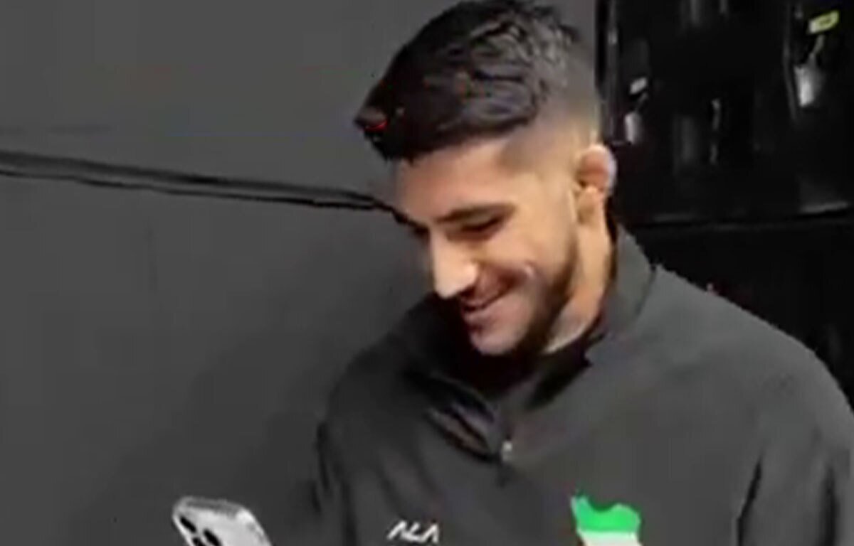 ببینید | صحبت‌های فرخی پس از بردن کمربند قهرمانی با مادرش