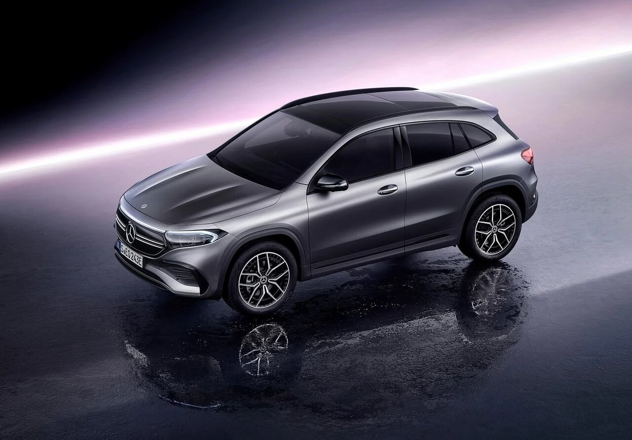 مرسدس بنز EQA به رنگ مشکی