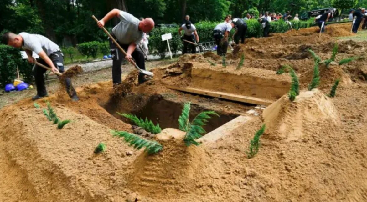 مسابقه بینالمللی قبرکنی در مجارستان/ عکس