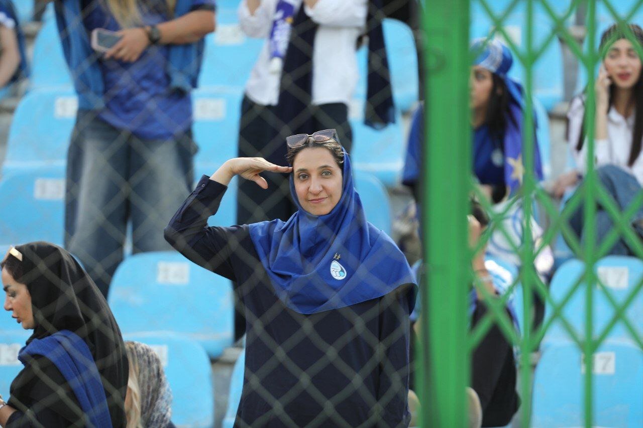 عکس | سلام نظامی دختر استقلالی 2