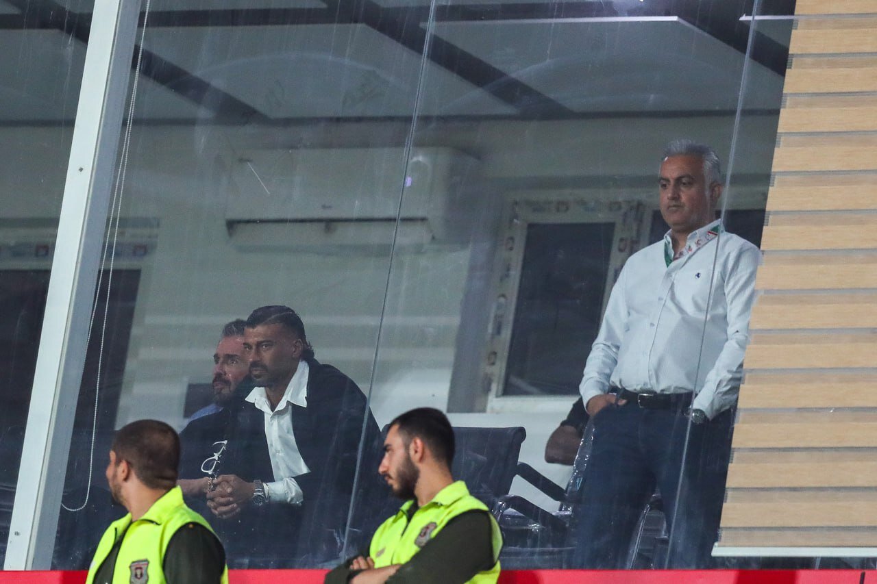 عکس | تیپ عجیب رامین رضاییان برای تماشای بازی استقلال 2