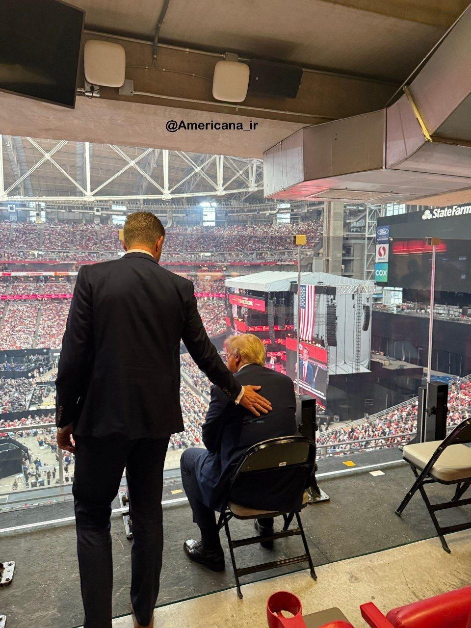 عکس | شیشههای ضدگلوله در استادیوم؛ اقدام تیم حفاظت ترامپ در مراسم چارلی کرک