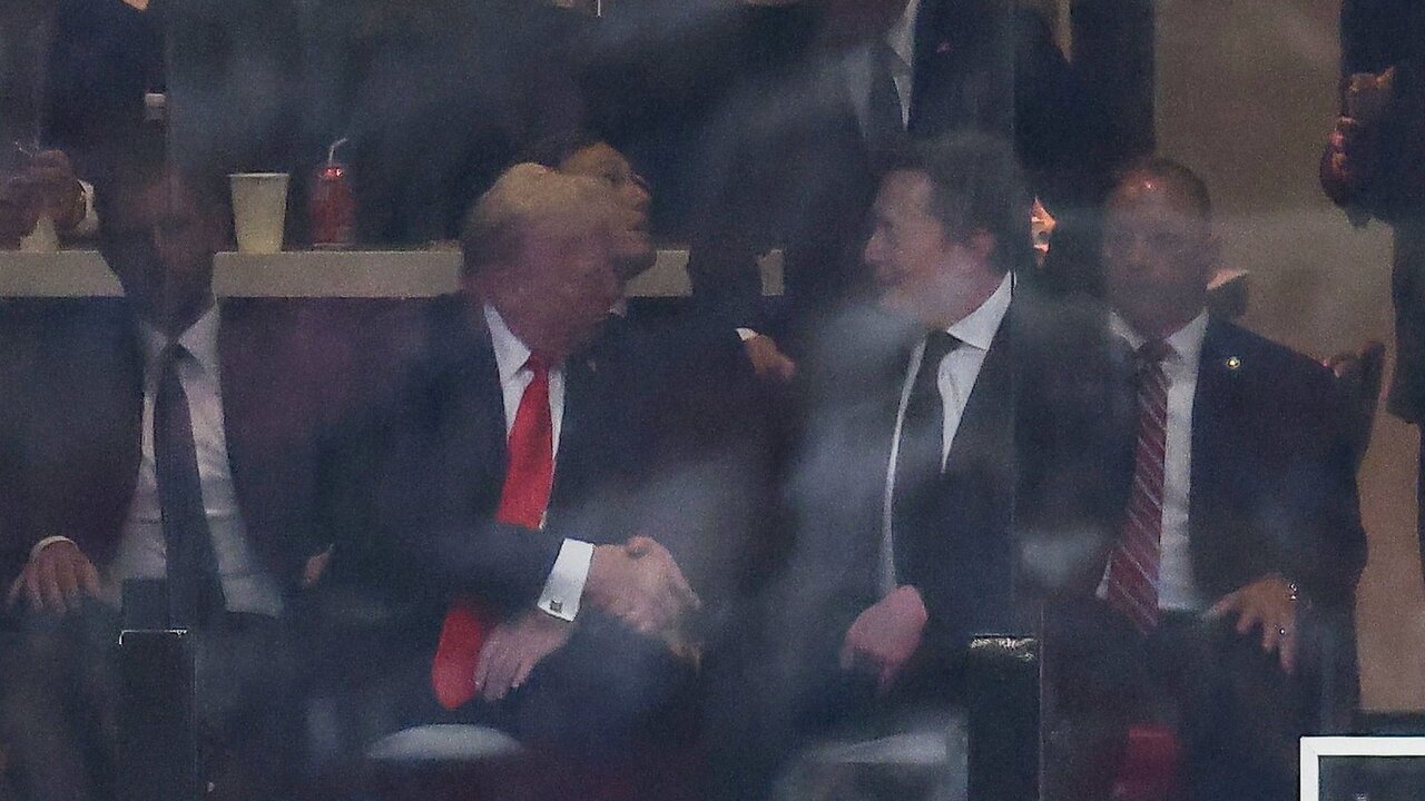 حواشی یادبود چارلی کرک؛ ترامپ و ماسک پس از سه ماه جدایی کنار هم نشستند / ترامپ همسر کرک را در آغوش کشید / عکس