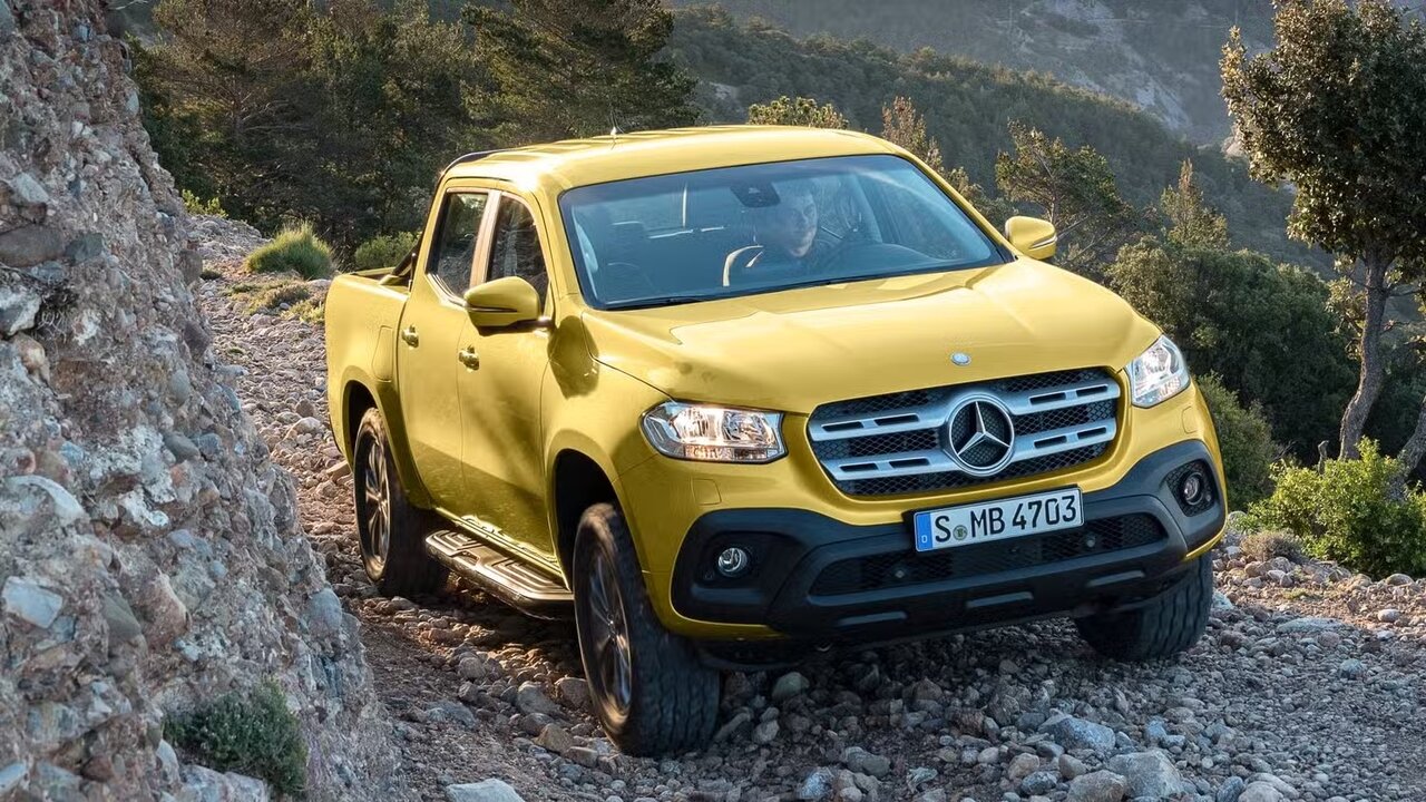 فامیل دور نیسان آبی