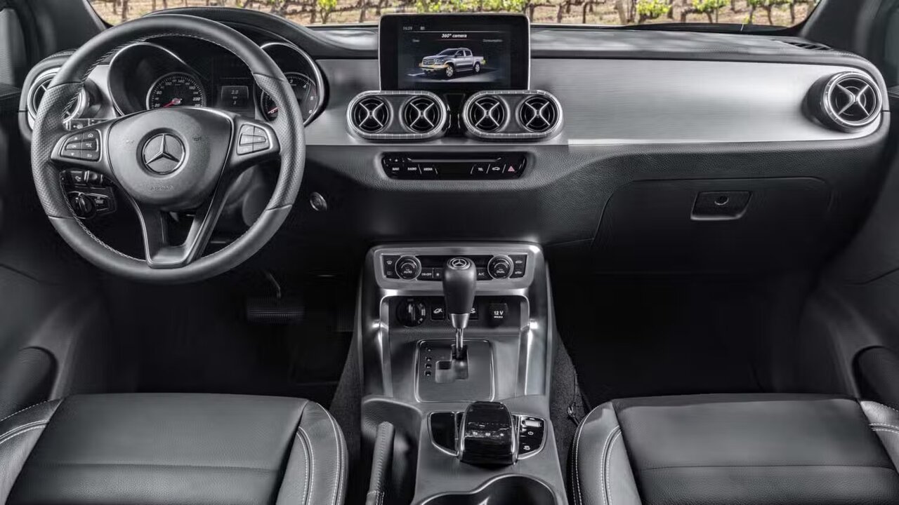 فامیل دور نیسان آبی