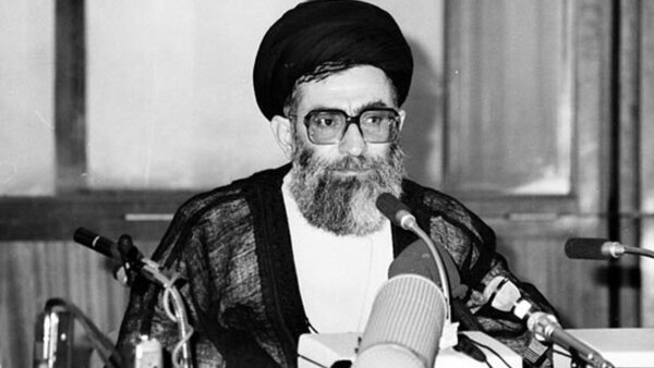 آیت الله خامنه‌ای چگونه خبر جنگ را به مردم داد؟
