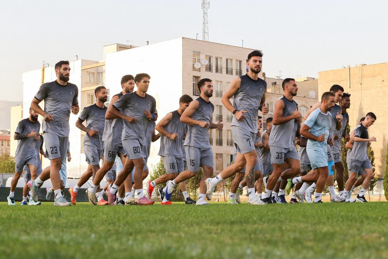 عکس | شایعه جدایی بازیکن استقلال رد شد؛ مدافع جنجالی تیم سر تمرین!