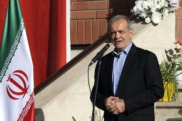 از پزشکیان به دانش آموزان: شما طلا هستید، در عین بازیگوشی باید تلاش کنید