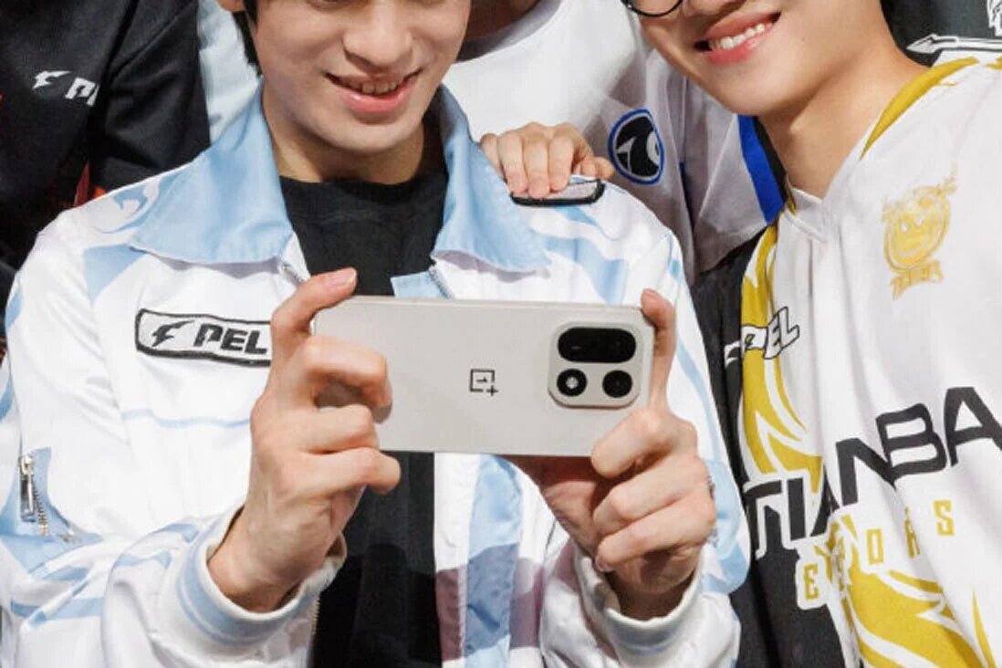 عکس | طراحی وانپلاس ۱۵ لو رفت / رقیب جدید آیفون و سامسونگ عکس | طراحی وانپلاس ۱۵ لو رفت / رقیب جدید آیفون و سامسونگ