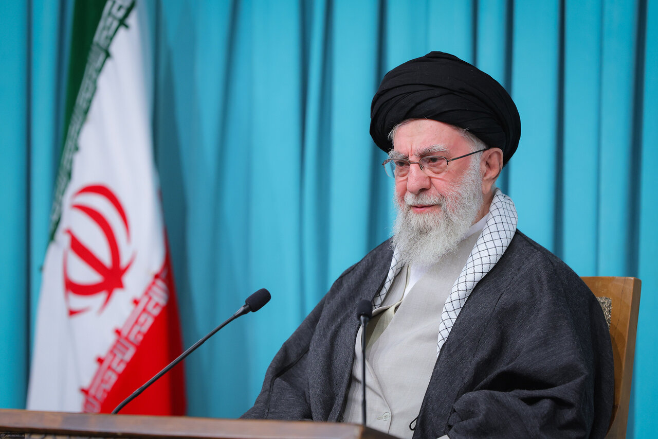 روزنامه همشهری: رهبری در برجام تحت فشار تصمیم نگرفتند/ در آن زمان منافع برجام بیش از زیانش بود