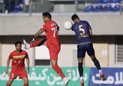 عکس| قلیان روی پوستر بازی فوتبال!