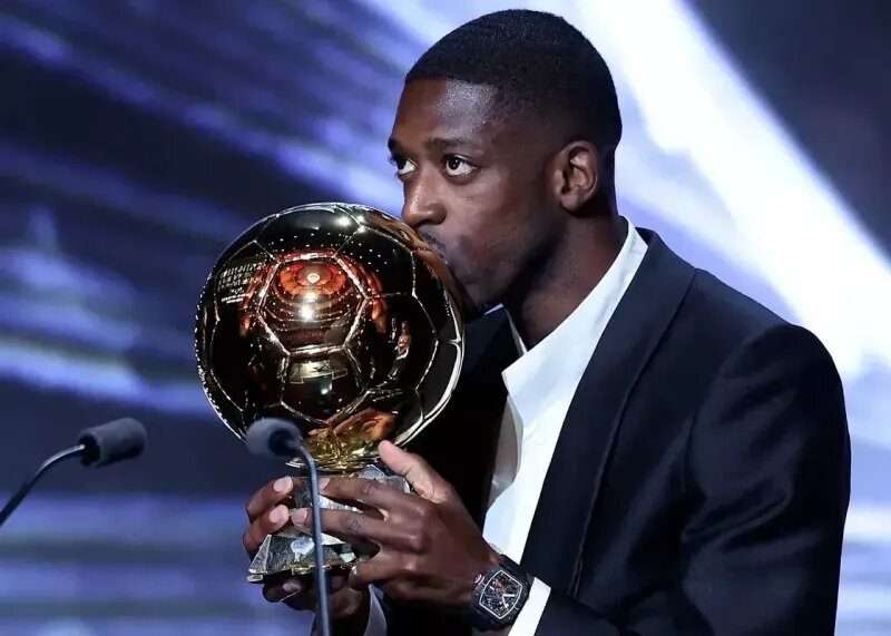 ببینید | استقبال جالب انریکه از دمبله با توپ طلا