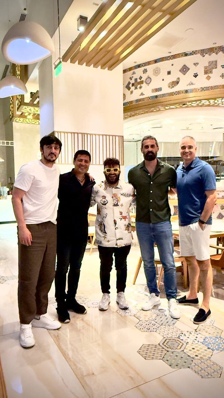 عکس| دورهمی علیرضا فغانی با معروفترین چهرههای ورزش ایران در دبی