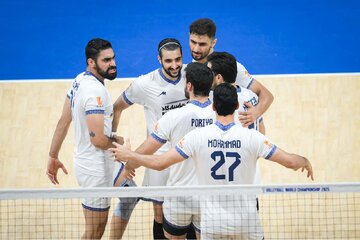 عکس| لحظه تلخ بعد از وداع والیبال ایران با قهرمانی جهان عکس| لحظه تلخ بعد از وداع والیبال ایران با قهرمانی جهان