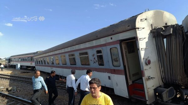 خروج قطار از ریل در ایستگاه راهآهن/ عکس